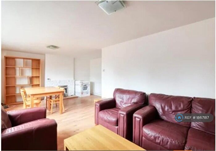 3 Bedroom Maisonette To Rent In Oxford Road, Stratford, E15