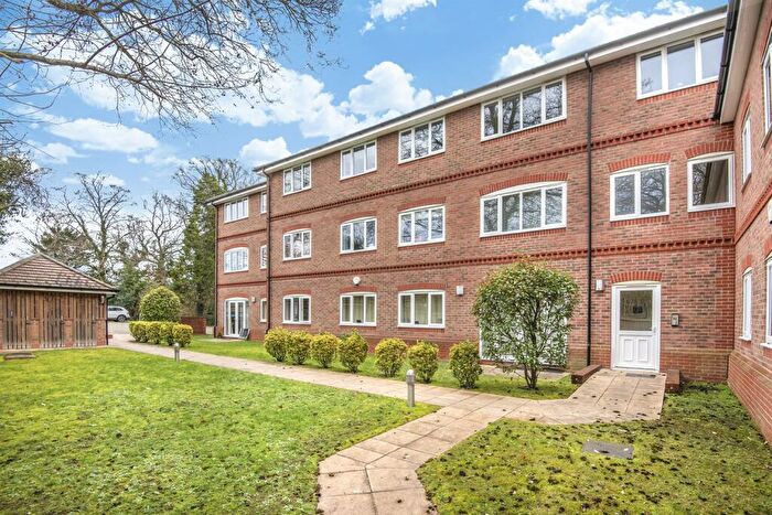 2 Bedroom Apartment To Rent In Copper Beech Place, Wokingham, RG41