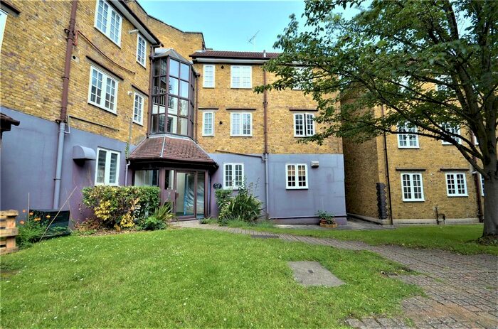 2 Bedroom Flat To Rent In Bridge Park, Frogmor, Wandsworth, SW18
