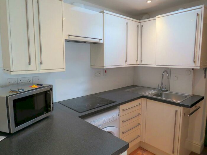 Flat To Rent In Northernhay Street, Exeter, EX4