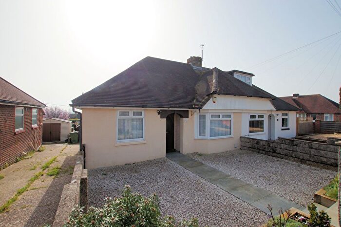 3 Bedroom Semi-Detached Bungalow For Sale In Edward Grove, Portchester, PO16
