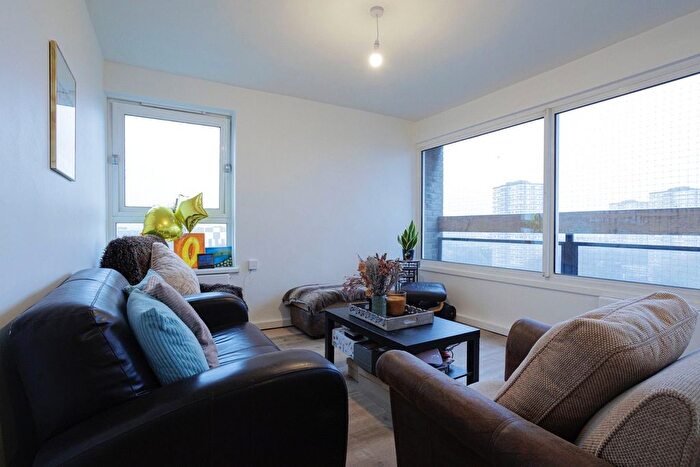 2 Bedroom Flat To Rent In Battersea Church Road, London, SW11