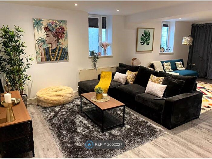 1 Bedroom Flat To Rent In Leeds Road, Bramhope, Leeds, LS16