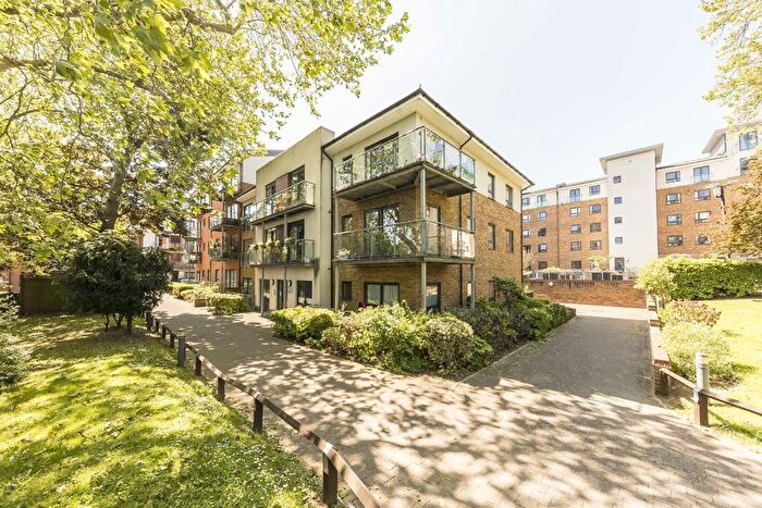 2 Bedroom Flat To Rent In Desvignes Drive, London, SE13