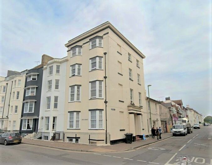 1 Bedroom Flat To Rent In South Terrace, Littlehampton, BN17