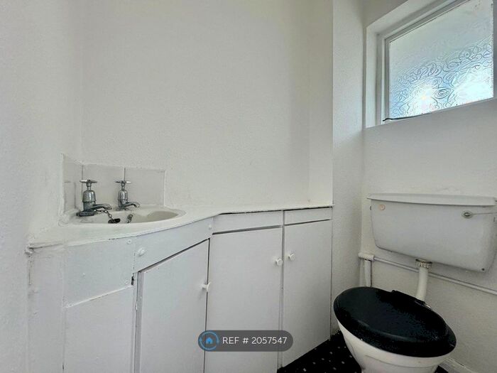 4 Bedroom Terraced House To Rent In Pemberton Gardens, Romford, RM6