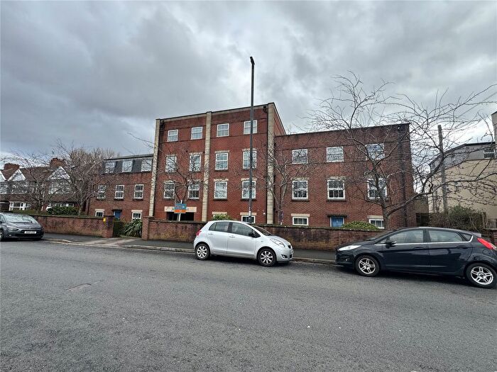 2 Bedroom Flat To Rent In Wick Road, Bristol, Somerset, BS4