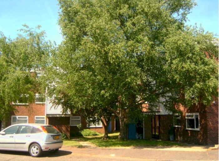 1 Bedroom Flat To Rent In Aintree Close, Hillingdon, UB8