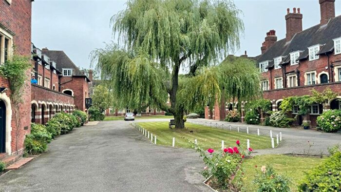 2 Bedroom Apartment To Rent In Meadway Court, Meadway, London, NW11