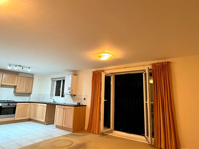 2 Bedroom Flat To Rent In Greenock Crescent, Wolverhampton, West Midlands, WV4