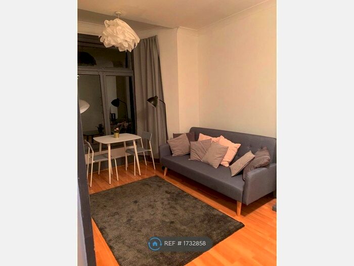 1 Bedroom Flat To Rent In Hermon Hill, Wanstead, London, E11