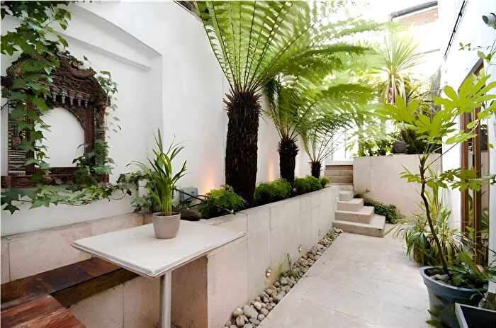 2 Bedroom Flat For Sale In St. Stephens Gardens, London, W2