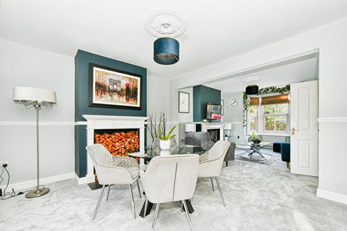 3 Bedroom Terraced House For Sale In Turnpike Road, Blunsdon, Swindon, SN26