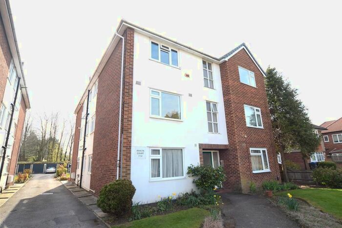 2 Bedroom Flat To Rent In Moor Lane, Chessington, KT9