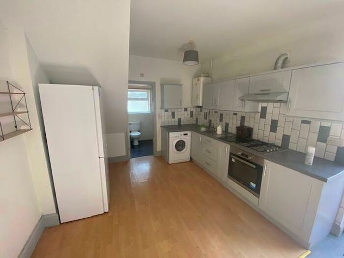 2 Bedroom Apartment To Rent In North Road, CF14