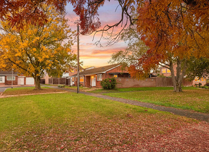 2 Bedroom Bungalow For Sale In Dove Close, Fenstanton, PE28