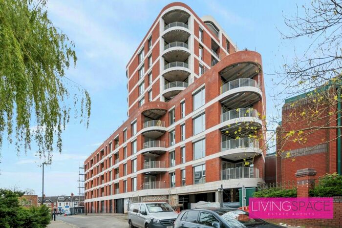 3 Bedroom Flat To Rent In Station Road, Wealdstone, HA1