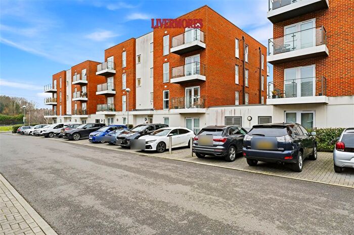 1 Bedroom Flat For Sale In Alcock Crescent, Crayford, Dartford, DA1