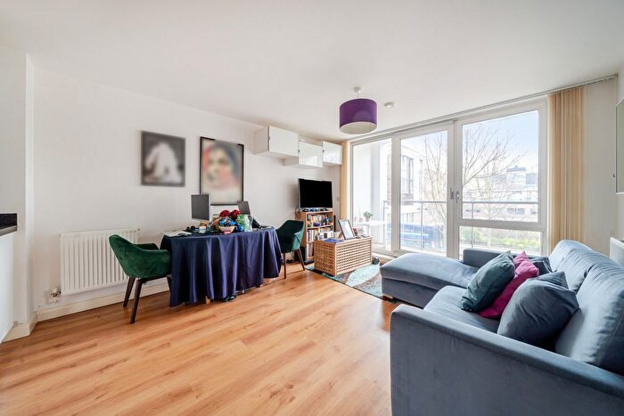 1 Bedroom Flat For Sale In Clayponds Lane, Brentford, TW8