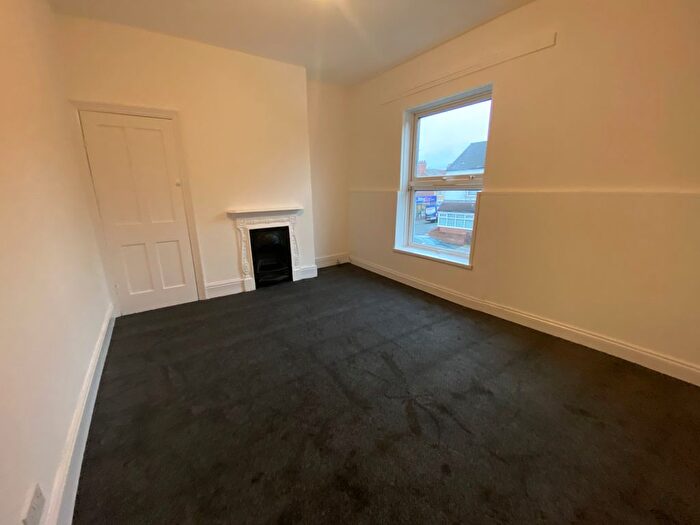 2 Bedroom End Of Terrace House To Rent In Chanterlands Avenue, Hull, HU5