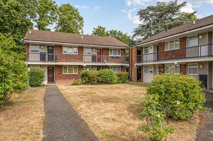 1 Bedroom Apartment For Sale In Church Road, Sutton At Hone, Dartford, Kent, DA4