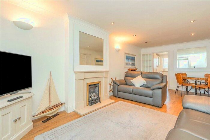 2 Bedroom Apartment To Rent In Southampton, Hampshire, SO17