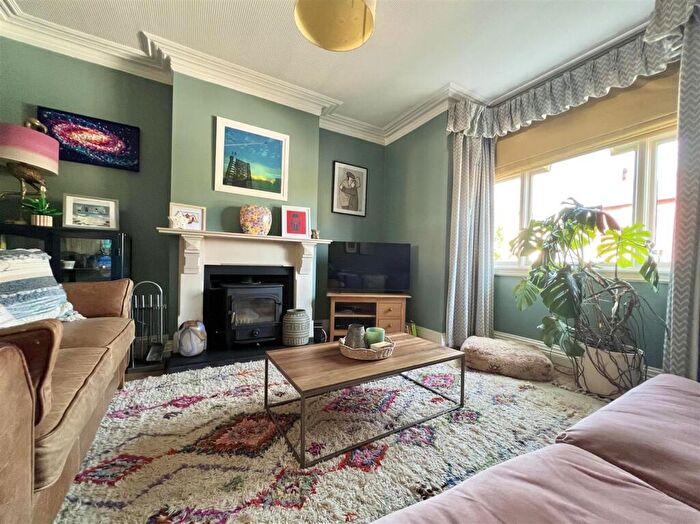3 Bedroom Terraced House For Sale In Western Road, Hagley, Stourbridge, DY9