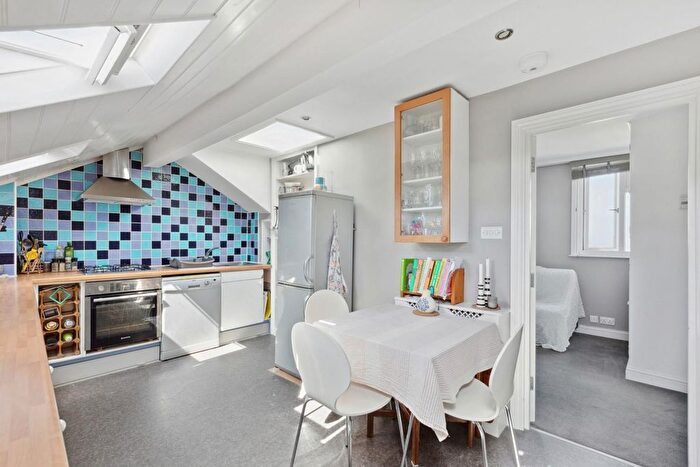 2 Bedroom Flat To Rent In Fulham Palace Road, Hammersmith, London, W6