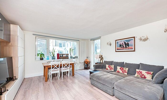 3 Bedroom Flat For Sale In Gledhow Gardens, South Kensington, SW5