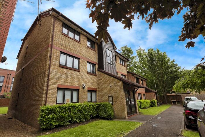 2 Bedroom Flat For Sale In Waterside Close, Barking, Essex, IG11
