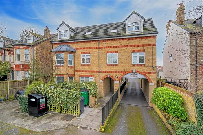 1 Bedroom Flat To Rent In Hanworth Road, Hampton, TW12