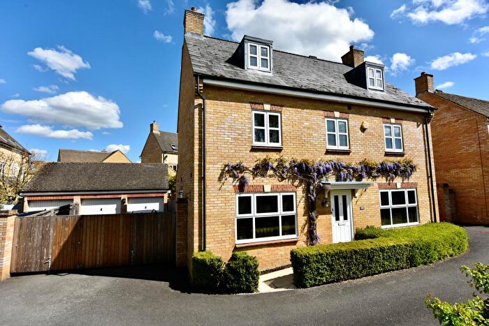 5 Bedroom Detached House For Sale In Harvest Way, Witney, OX28