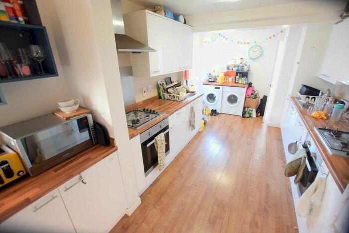 7 Bedroom Semi-Detached House To Rent In London Road, Reading, RG1