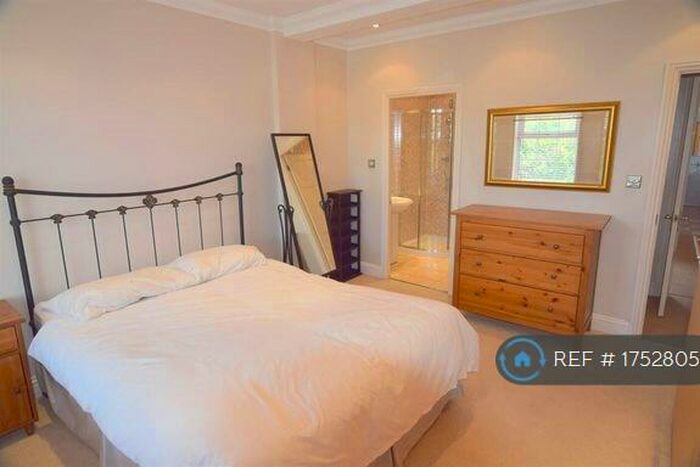 2 Bedroom Flat To Rent In Central Road, Worcester Park, KT4