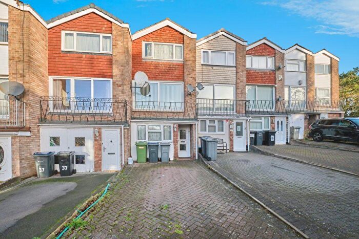 3 Bedroom Terraced House For Sale In Nash Square, Birmingham, B42
