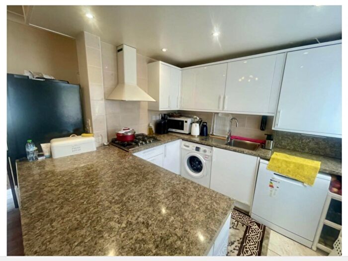 3 Bedroom Semi-Detached House To Rent In Southall, UB2