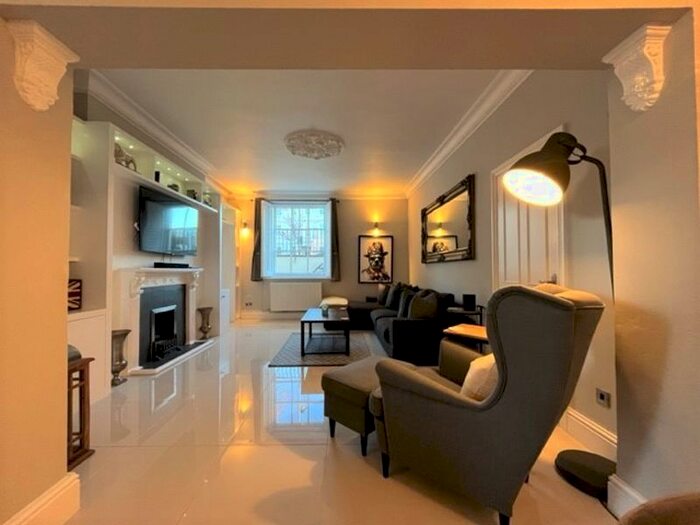 2 Bedroom Flat To Rent In Parabola Road, Cheltenham, GL50