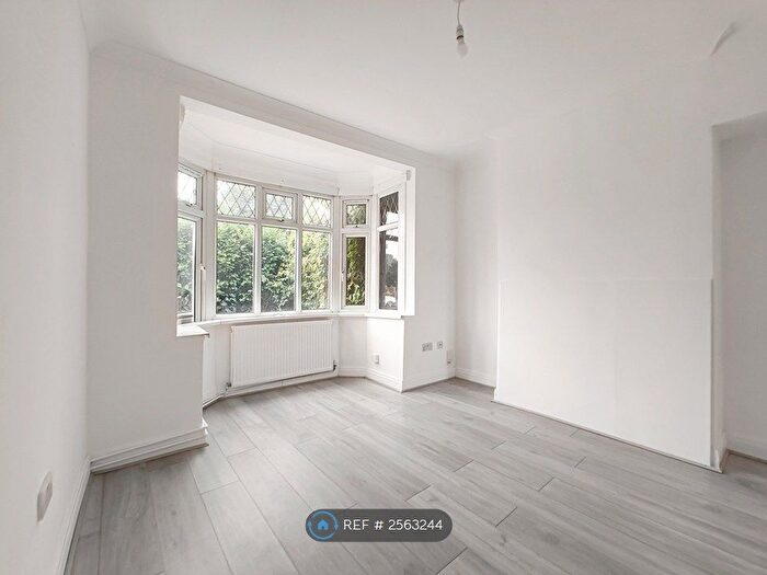 3 Bedroom Terraced House To Rent In Park Road, Hounslow, TW3