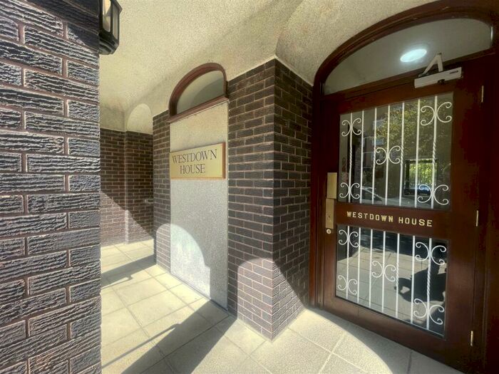 Flat To Rent In Hartington Place, Eastbourne, BN21