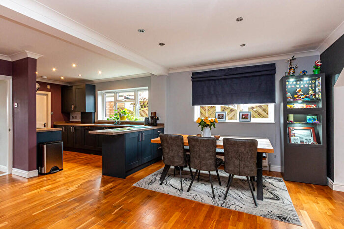 4 Bedroom Semi Detached House For Sale In Fern Road, Rushden, NN10