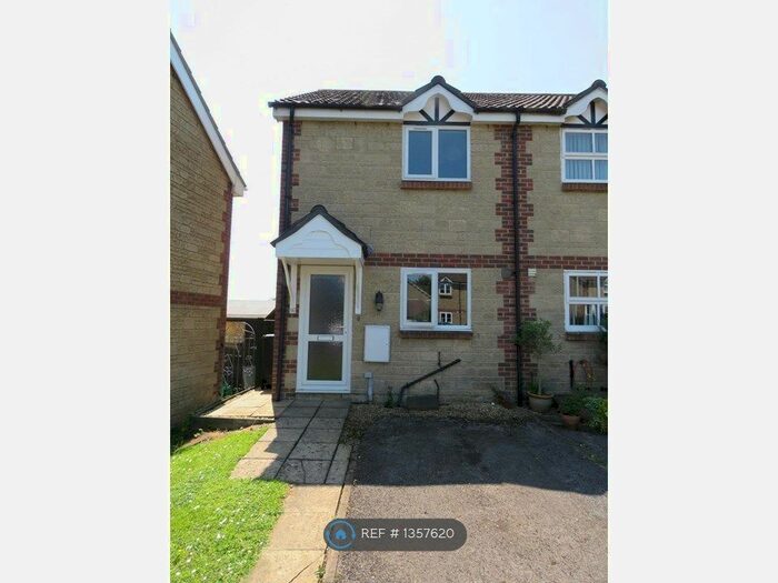 2 Bedroom Semi-Detached House To Rent In Saunters Close, Wincanton, BA9