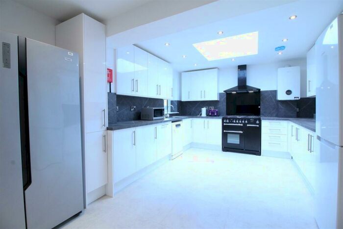 6 Bedroom Semi-Detached House To Rent In **From &#;pppw Excluding Bills** Fletcher Road, Beeston, Nottingham, NG9
