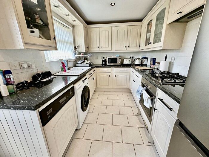 2 Bedroom Detached Bungalow For Sale In Mallard Avenue, Barnby Dun, Doncaster, DN3