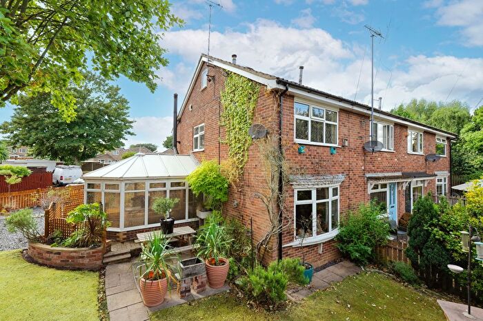 3 Bedroom End Of Terrace House For Sale In New Park Avenue, Farsley, Pudsey, West Yorkshire, LS28