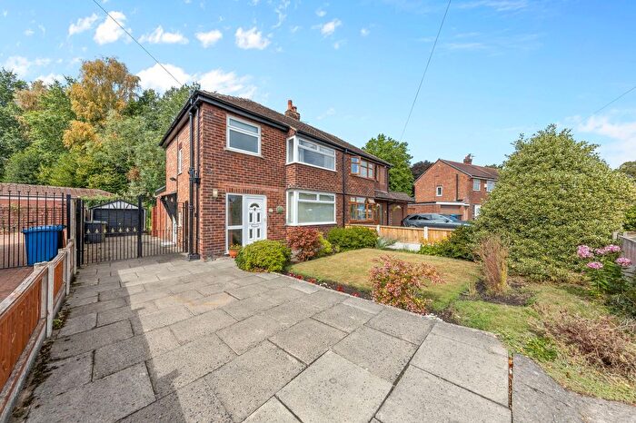3 Bedroom Semi-Detached House For Sale In Dam Lane, Woolston, WA1