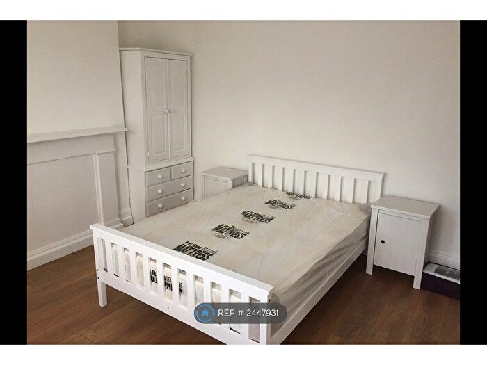 Studio To Rent In Talgarth Road, London, W14