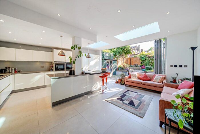 5 Bedroom End Of Terrace House For Sale In Haringey Park, Crouch End, London, N8