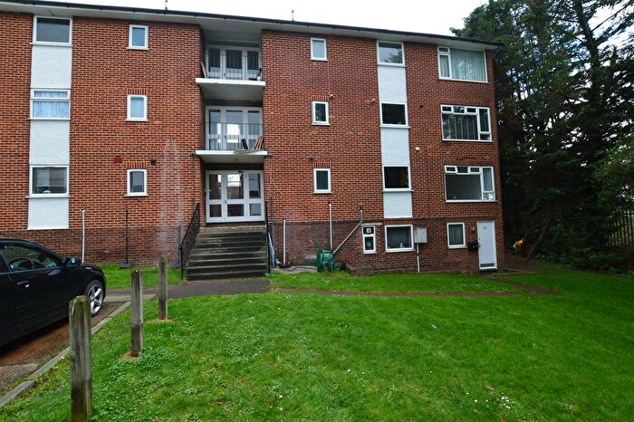 2 Bedroom Flat To Rent In Sandringham Court, Slough, Slough, SL1