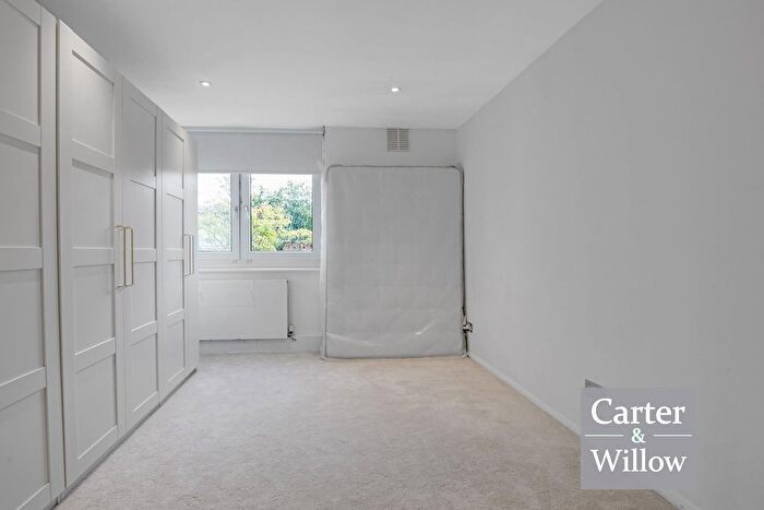 2 Bedroom Flat For Sale In Elm Court, Love Lane, Woodford Green, IG8