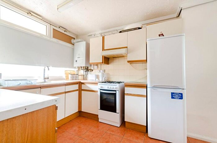 3 Bedroom Flat To Rent In Burritt Road, Kingston, Kingston Upon Thames, KT1